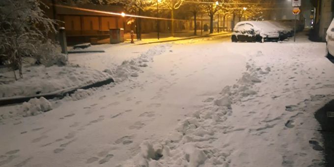 Winterliches Wetter: Der erste Tag des Jahres 2021 überrascht mit einer Schneedecke, wie hier in Freiburg. Schnee Wetter
