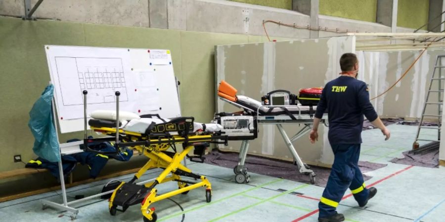 THW-Mitarbeiter in Impfzentrum