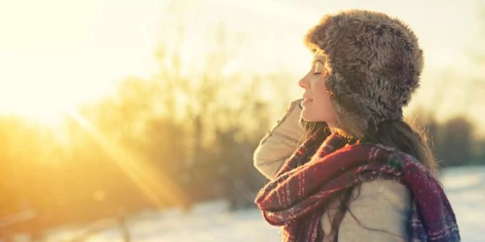 Damit der Körper Vitamin D produzieren kann, braucht es Sonnenlicht. Vitamin D