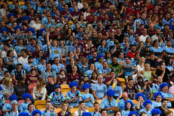 Rugby: State of Origin Series, 3. Spiel, Queensland Maroons - New South Wales Blues: Die Zuschauer sitzen auf der Tribüne. 2020 «State of Origin Series» in Australien