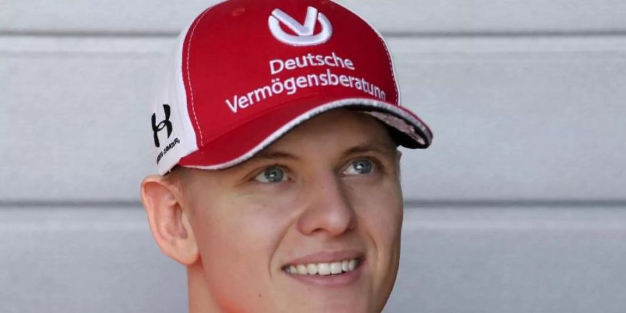 Formel-2-Weltmeister Mick Schumacher hat beim Formel-1-Team Haas einen Vertrag über mehrere Jahre unterschrieben. Foto: Kamran Jebreili/AP/dpa