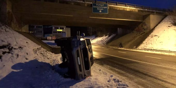 Es wurde niemand verletzt, am Personenwagen entstand Sachschaden. Unfall