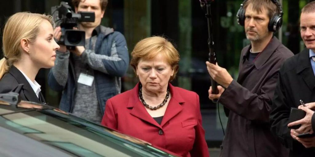 Filmfigur Angela Merkel Krisenmanagerin und vor Gericht