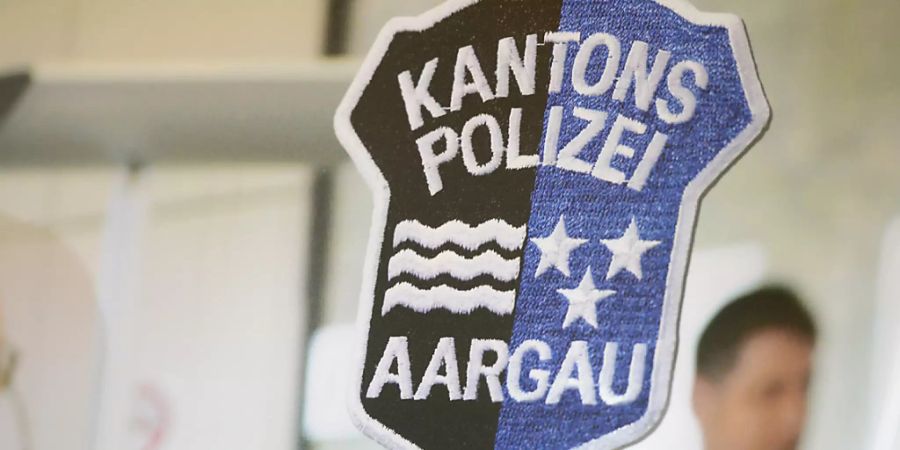 Die Kantonspolizei Aargau musste am Montagabend zu einem Polizei-Einsatz in Suhr ausrücken. Ein älterer Mann, der zuvor Drohungen ausgesprochen hatte, wurde erschossen.