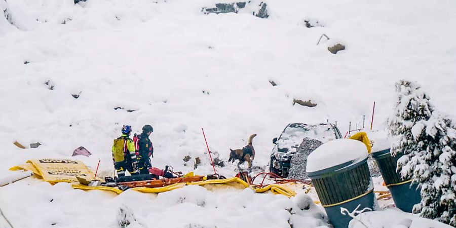 Rettungskräfte suchen weiter nach drei Vermissten. Foto: Stian Lysberg Solum/NTB/dpa