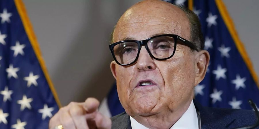 ARCHIV - Rudy Giuliani, der ehemalige Bürgermeister von New York und Anwalt von US-Präsident Trump, während einer Pressekonferenz im Hauptquartier des republikanischen Nationalkomitees. Foto: Jacquelyn Martin/AP/dpa