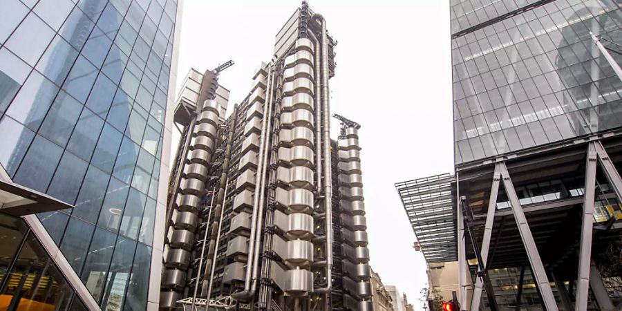 Ein Blick auf das Lloyd's-Gebäude in London. Wegen wirtschaftlicher Probleme in der Corona-Krise haben einer Studie zufolge Hunderttausende Menschen Grossbritannien den Rücken gekehrt. Foto: Ian West/PA/dpa