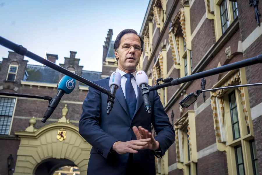 Premier Rutte verurteilt Corona-Krawalle