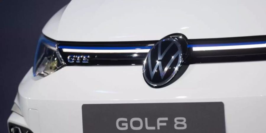 Volkswagen will laut eigenen Aussagen bei rund 56.000 Exemplaren des Golf 8 bekannte Komforteinschränkungen mit einem Update beseitigen. Foto: Julian Stratenschulte/dpa