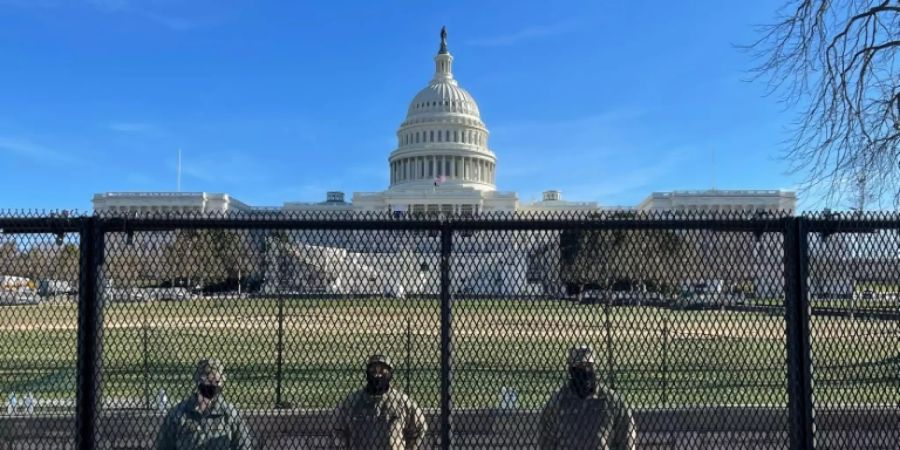 US-Soldaten vor dem Kongressgebäude