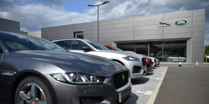 Ausstellung von neuen Jaguar-Autos jaguar