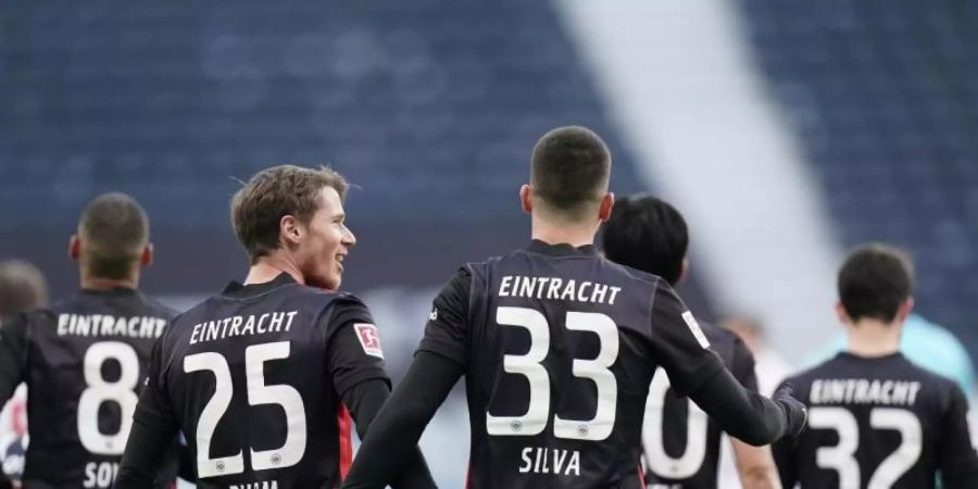 Auch gegen die Bayern wollen die Eintracht-Spieler Grund zum Jubel haben. Foto: Thomas Frey/dpa