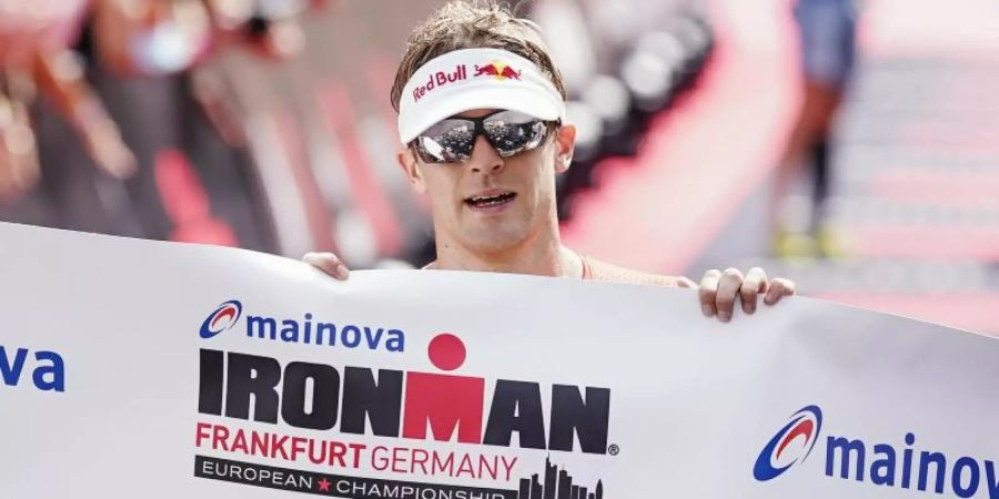 Gewann die Ironman-Europameisterschaft in Frankfurt: Der Schwede Patrik Nilsson. Foto: Uwe Anspach/dpa