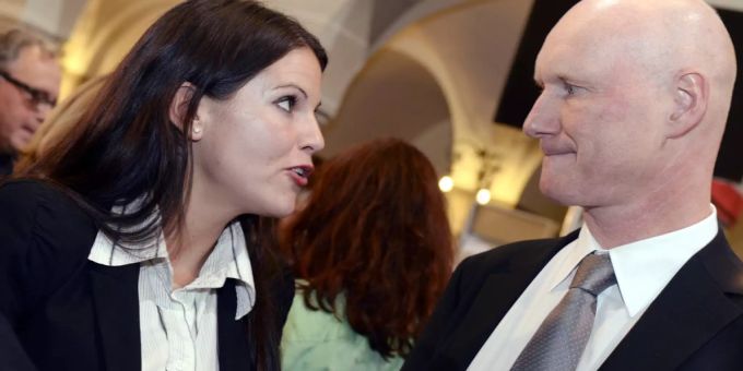 Nina Fehr Düsel, links, und Roland Scheck, rechts, in Zürich am Sonntag, 9. Februar 2014 nach den Stadtratswahlen. Roland Scheck