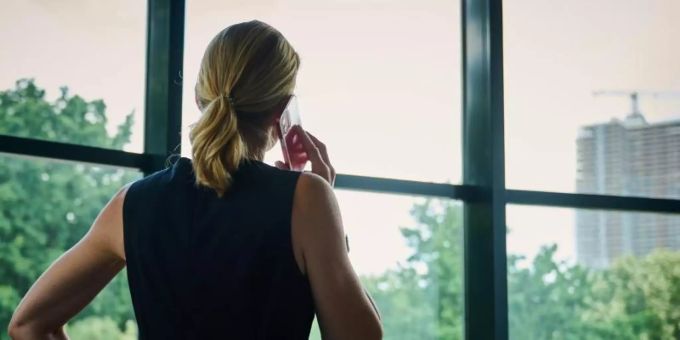 Im Branchenvergleich ist der Anteil von Frauen in der Topetage in den Bereichen Gesundheit & Soziales (31,8 Prozent) und Krankenhäuser (25,5 Prozent) weiter besonders hoch. Am geringsten ist er im Bereich Digitalisierung & IT (1,9 Prozent). Foto: Annette Riedl/dpa Im Branchenvergleich ist der Anteil von Frauen in der Topetage in den Bereichen Gesundheit & Soziales (31,8 Prozent) und Krankenhäuser (25,5 Prozent) weiter besonders hoch. Am geringsten ist er im Bereich Digitalisierung & IT (1,9 Prozent). Foto: Annette Riedl/dpa