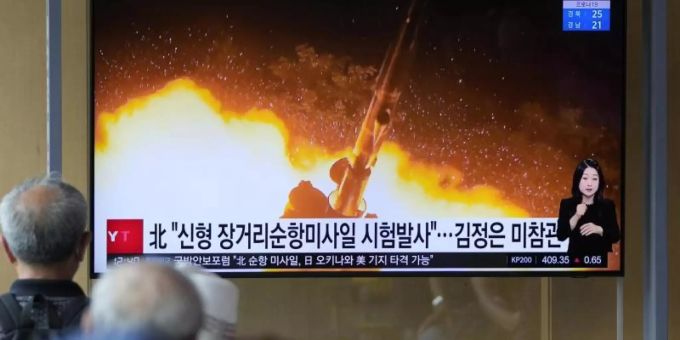 Eine Nachrichtensendung vom 13. September 2021 zeigt einen Marschflugkörper-Test Nordkoreas. Nordkorea