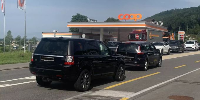 An den beiden Unfallautos entstand Sachschaden. Schaffhauser Polizei