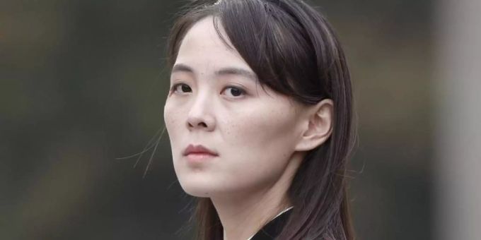 Auf diesem Archivbild vom 2. März 2019 nimmt Kim Yo Jong, die Schwester von Nordkoreas Machthaber Kim Jong Un, an einer Kranzniederlegung im Ho-Chi-Minh-Mausoleum in Hanoi, Vietnam, teil. Foto: Jorge Silva/Pool Reuters via AP/dpa Auf diesem Archivbild vom 2. März 2019 nimmt Kim Yo Jong, die Schwester von Nordkoreas Machthaber Kim Jong Un, an einer Kranzniederlegung im Ho-Chi-Minh-Mausoleum in Hanoi, Vietnam, teil. Foto: Jorge Silva/Pool Reuters via AP/dpa