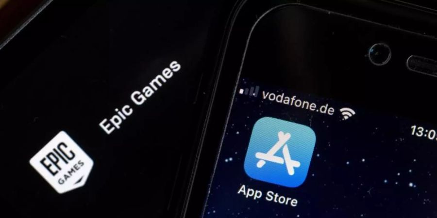 Weil Epic für sein Spiel «Fortnite» ein eigenes Kaufsystem einführte, verbannte Apple das Game aus dem App Store. Vorerst wird es wohl bei dieser Entscheidung bleiben. Foto: Fabian Sommer/dpa