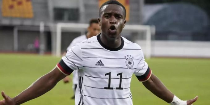 BVB-Stürmer Youssoufa Moukoko im Trikot der deutschen Nationalmannschaft. Youssoufa Moukoko