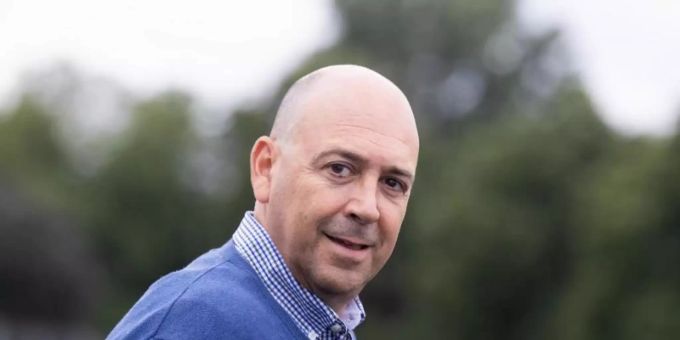 Leverkusens Geschäftsführer Fernando Carro hat finanzielle Zugeständnisse seines Clubs bei der Verteilung der TV-Gelder ausgeschlossen. Foto: Rolf Vennenbernd/dpa Leverkusens Geschäftsführer Fernando Carro hat finanzielle Zugeständnisse seines Clubs bei der Verteilung der TV-Gelder ausgeschlossen. Foto: Rolf Vennenbernd/dpa