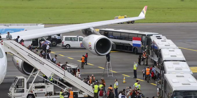 Die belgische Militärevakuierungsmission flog zwischen Islamabad und Kabul hin und her, um Belgier mit ihren Familien sowie afghanische Dolmetscher und Mitarbeiter von Menschenrechtsorganisationen sicher aus dem Land zu holen. Der letzte Flug startete am Mittwochabend. Foto: Nicolas Maeterlinck/BELGA/dpa Armee Impfung Afghanistan