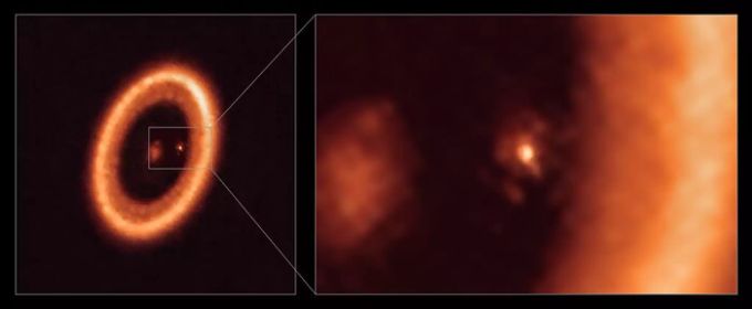 Dieses Bild wurde mit ALMA aufgenommen und zeigt Weitwinkel- (links) und Nahaufnahmen (rechts) der mondbildenden Scheibe, die den Exoplaneten PDS 70c umgibt. Exoplaneten