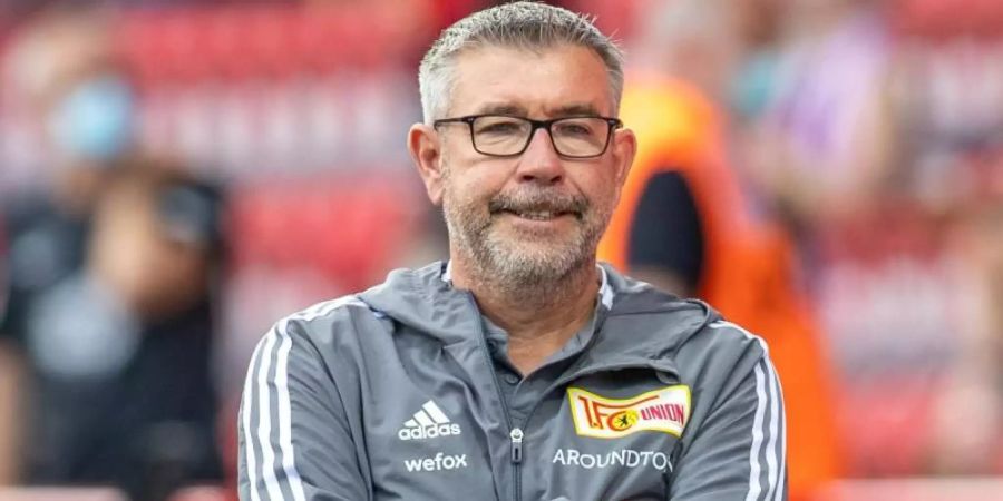 Sieht beim Heimspiel gegen Maccabi Haifa die Berliner in der Pflicht: Union-Trainer Urs Fischer. Foto: Andreas Gora/dpa