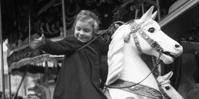 Die Basler Herbstmesse holt im Oktober das 550-Jahr Jubiläum nach. Hier eine Aufnahme aus dem Kriegsjahr 1944. Die Basler Herbstmesse holt im Oktober das 550-Jahr Jubiläum nach. Hier eine Aufnahme aus dem Kriegsjahr 1944.