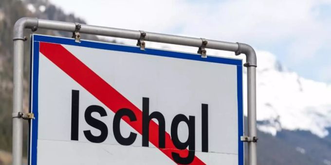 Ein Ortsschild mit durchgezogener roter Linie steht am Ende der Ortschaft Ischgl. Foto: Jakob Gruber/APA/dpa Ein Ortsschild mit durchgezogener roter Linie steht am Ende der Ortschaft Ischgl. Foto: Jakob Gruber/APA/dpa