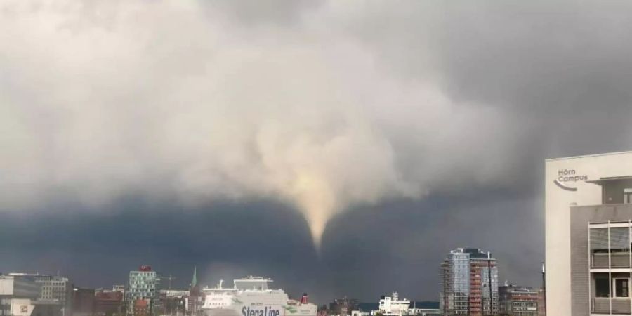 Tornado über Kiel: «Sind mit einem blauen Auge davon gekommen.». Foto: Philipp Brandl/dpa