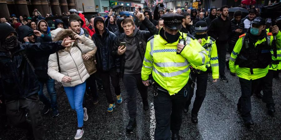 Coronavirus - Proteste in Grossbritannien