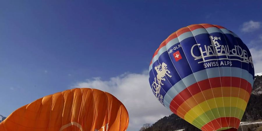 Das nächste Heissluftballonfestival von Châteaux d'Oex in den Waadtländer Alpen soll wegen Corona erst wieder im Januar 2022 stattfinden. (Archivbild)