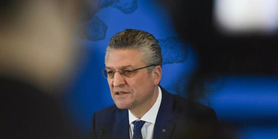 Lothar Wieler, Präsident des Robert Koch-Instituts (RKI), gibt eine Pressekonferenz zur aktuellen Entwicklung bei den Corona-Zahlen. Foto: John Macdougall/AFP-POOL/dpa