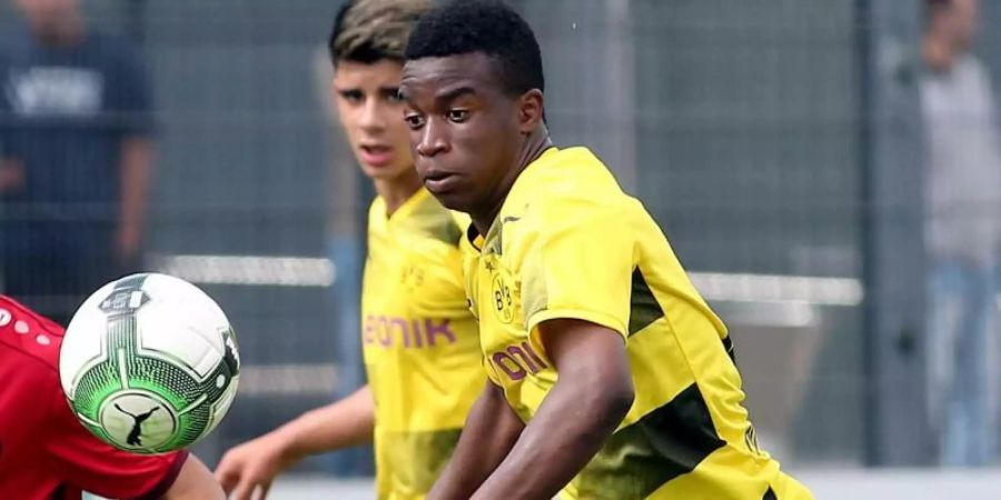 Endliche 16: Youssoufa Moukoko wurde mit vielen Vorschusslorbeeren bedacht und als «Wunderkind» gepriesen. Foto: Peter Ludewig/dpa