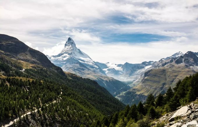 In der Schweiz gibt es abseits der bekannten Touristenziele viele wunderschöne Orte zu entdecken. Matterhorn