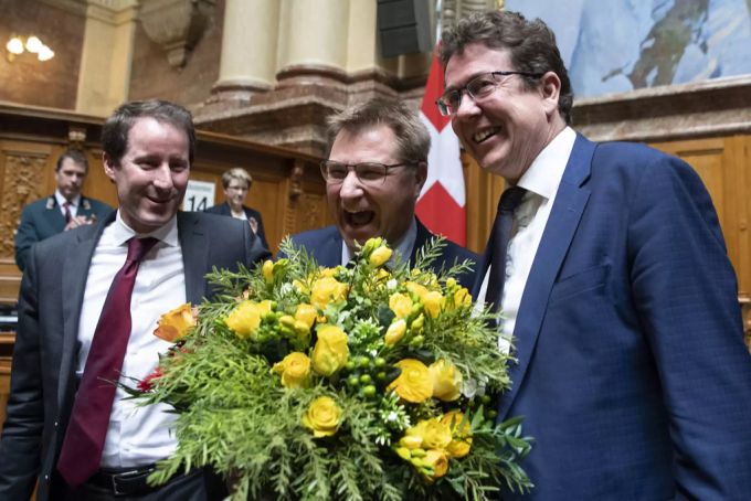 SVP-Nationalräte Albert Rösti (rechts) und Thomas Aeschi (links) verabschieden Toni Brunner. SVP toni brunner