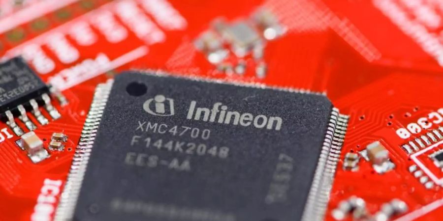 Für das seit Oktober laufende neue Geschäftsjahr zeigt sich Infineon «in Summe verhalten optimistisch». Foto: Matthias Balk/dpa