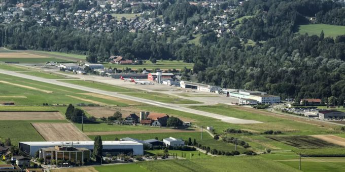Beim Flughafen Bern-Belp steht das neue Schnelltestzentrum. Belp