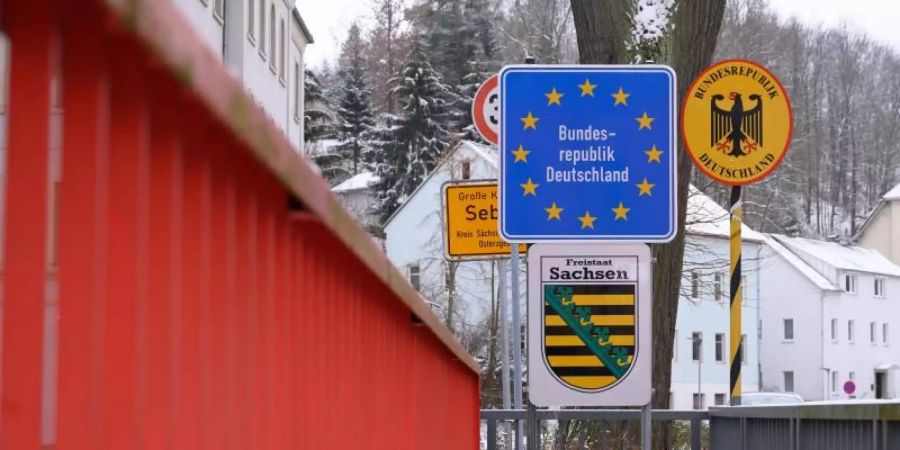 Das Nachbarland Tschechien zählt als Hochrisikogebiet. Nun gelten strengere Einreiseregeln nach Deutschland. Foto: Sebastian Kahnert/dpa-Zentralbild/dpa