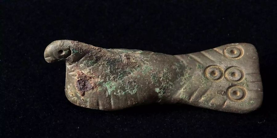 Bei Bellinzona sind archäologische Zeitzeugen aus fünf verschiedenen Epochen entdeckt worden. Im Bild ein Objekt aus der Spätantike.