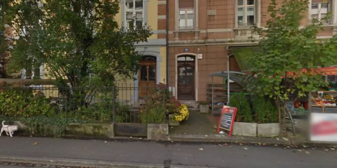 An der Dornacherstrasse 28 in Basel findet ein Grosseinsatz der Polizei statt. basel