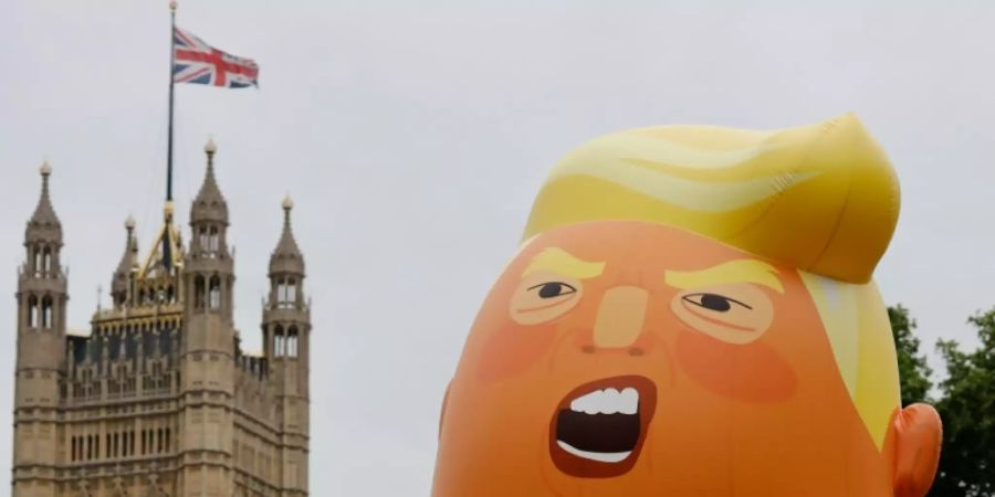 Donald Trump als Luftballon-Baby