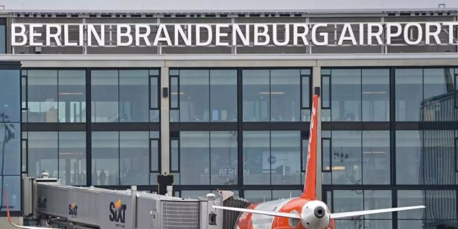 Rentiert sich noch nicht: Knapp drei Monate nach der Eröffnung des BER nutzen täglich nur einige Tausend Passagiere den neuen Hauptstadtflughafen. Foto: Patrick Pleul/dpa-Zentralbild/dpa