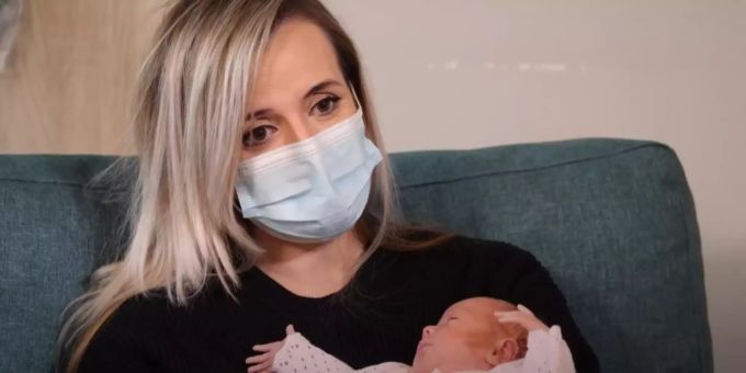Good News - Corona-Genesene hält Baby nach Wochen erstmals im Arm