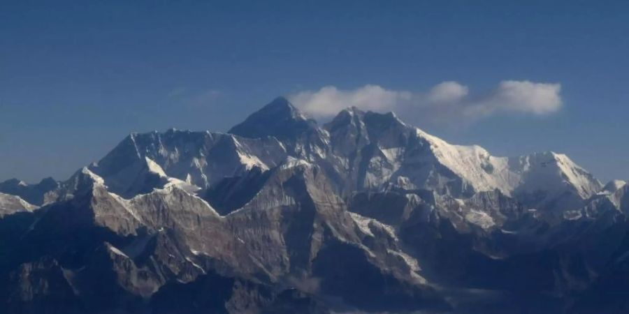 Nepal und China haben eine neue offizielle Grösse des Mount Everests bekanntgeben: Er misst nun 8848.86 Meter. Foto: Aryan Dhimal/ZUMA Wire/dpa