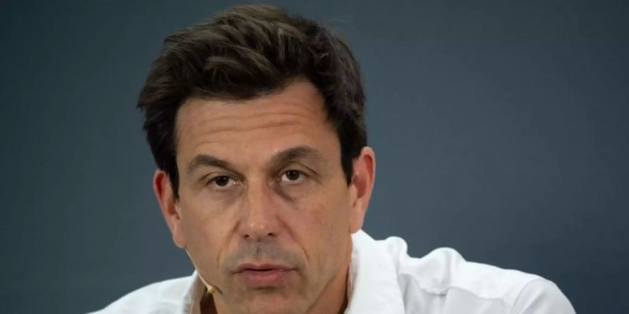 Mercedes-Motorsportchef Toto Wolff hofft auf einen Einsatz von Lewis Hamilton im Saisonfinale in Abu Dhabi. Foto: Sebastian Gollnow/dpa