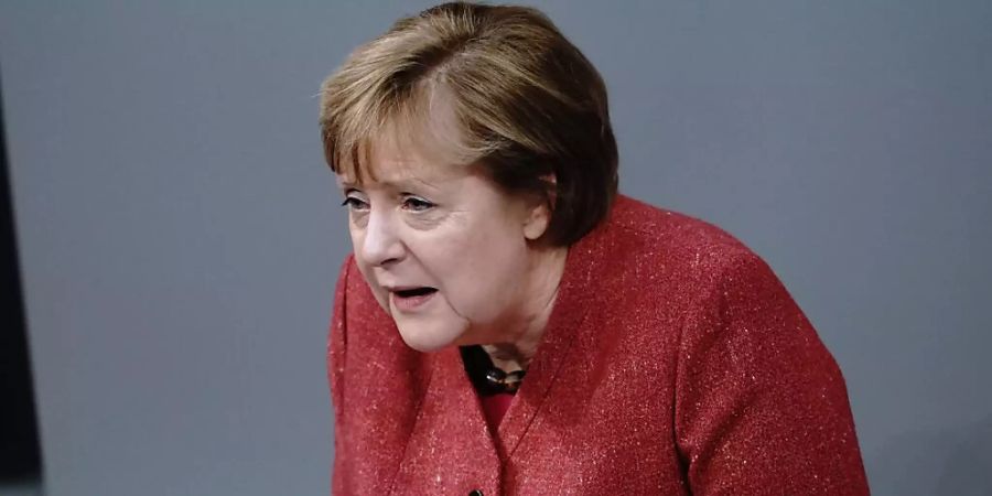 Bundeskanzlerin Angela Merkel (CDU) spricht während der Generaldebatte zum Bundeshaushalt im Bundestag. Foto: Kay Nietfeld/dpa