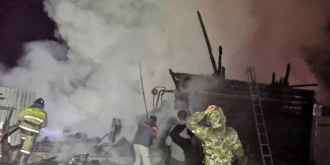 Feuerwehrleute am Unglücksort Feuerwehrleute am Unglücksort