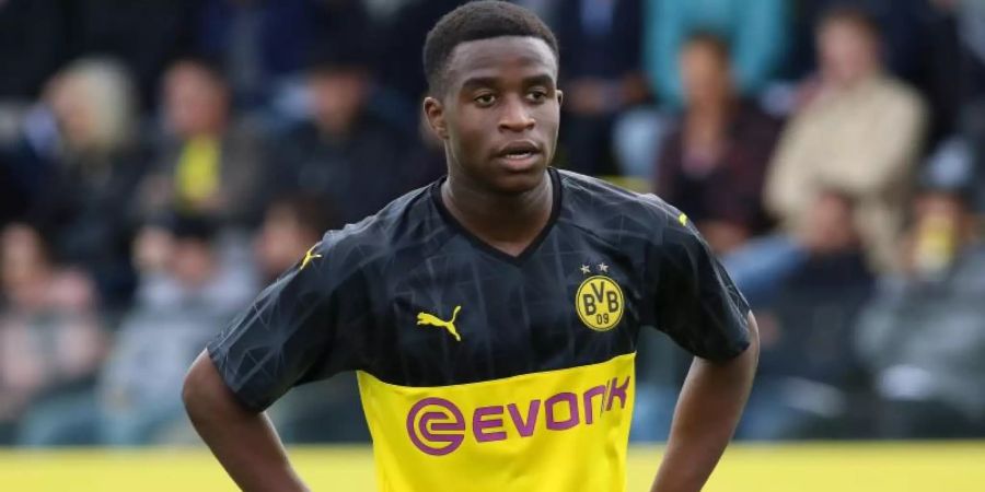 Könnte jüngsten Debütanten der BundelLiga-Historie werden: Youssoufa Moukoko. Foto: Revierfoto/dpa